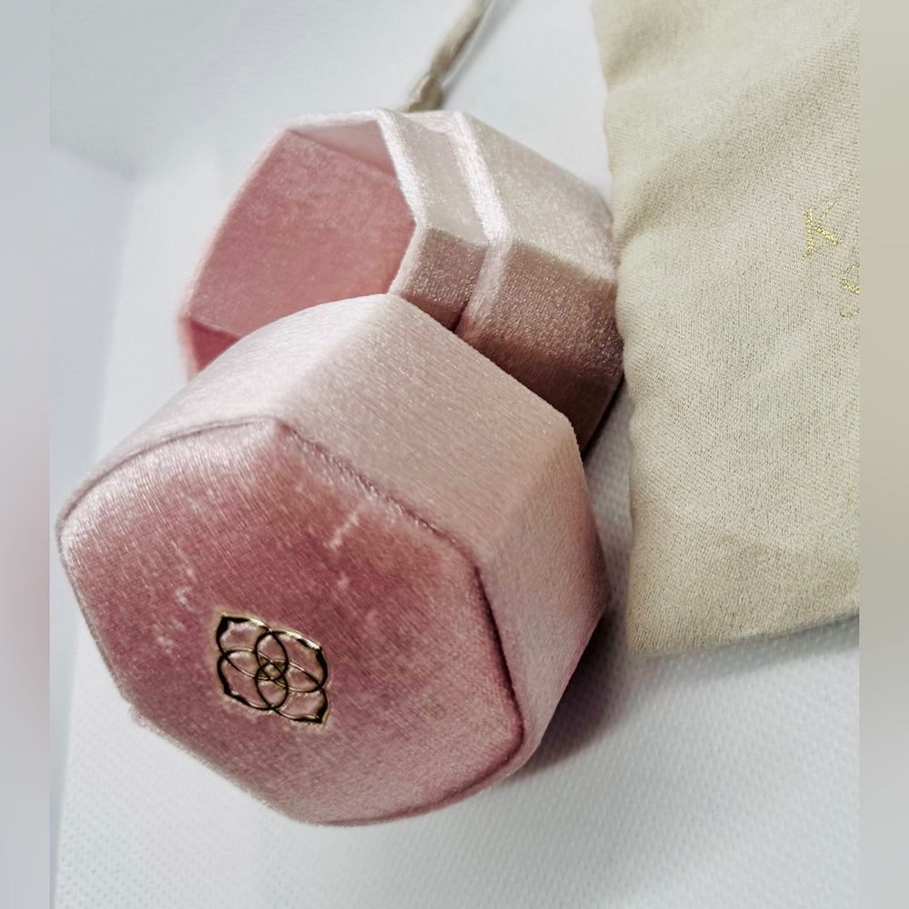 Kendra Scott-Velvet jewelry box and storage bag